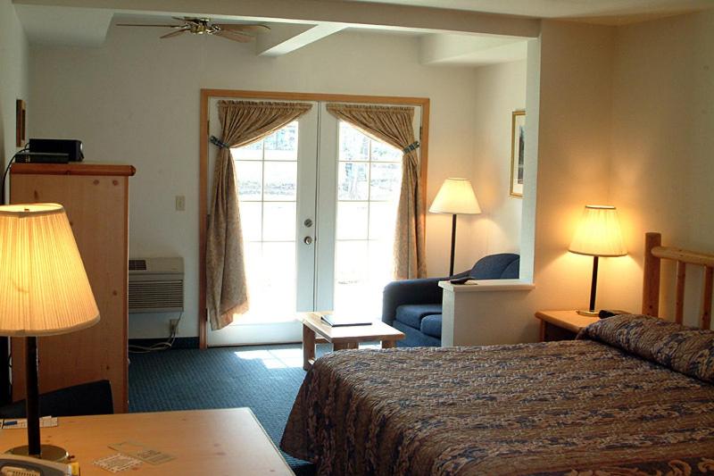  | Edgewater Inn Shady Cove