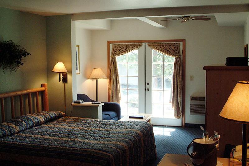 | Edgewater Inn Shady Cove