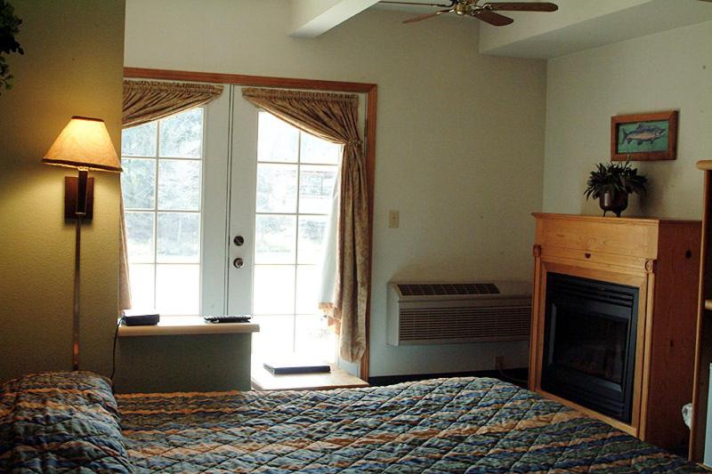  | Edgewater Inn Shady Cove