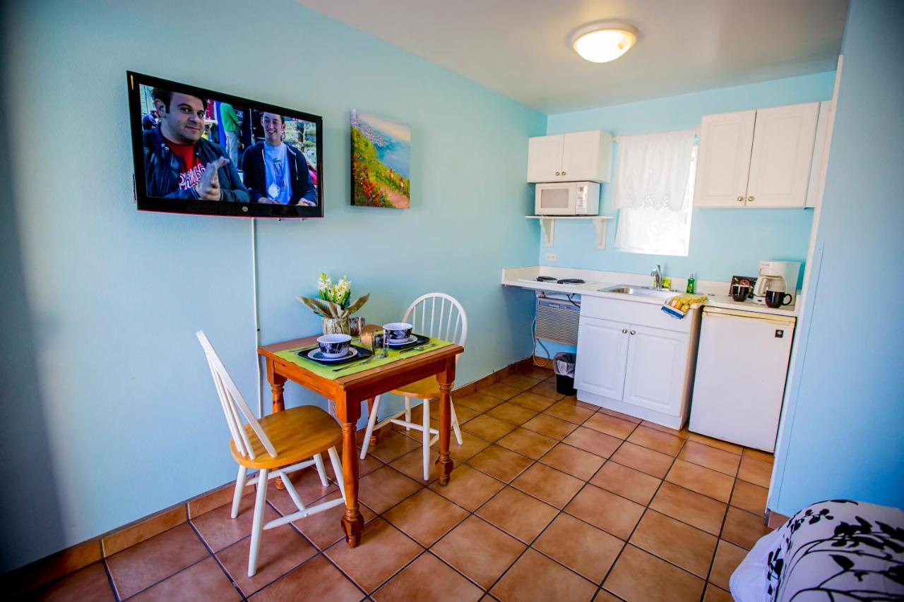 Queen Room with Kitchenette at Leucadia Beach Inn