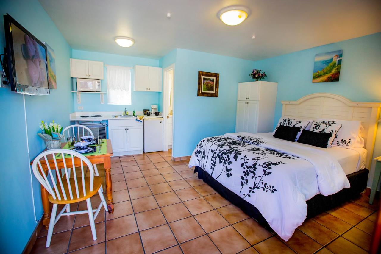 Queen Room with Kitchenette at Leucadia Beach Inn