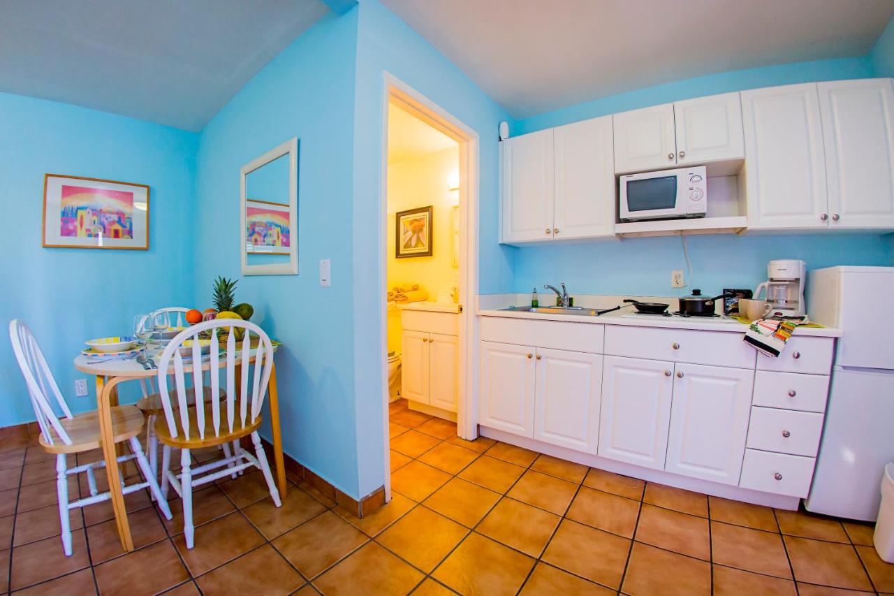 Queen Room with Kitchenette at Leucadia Beach Inn