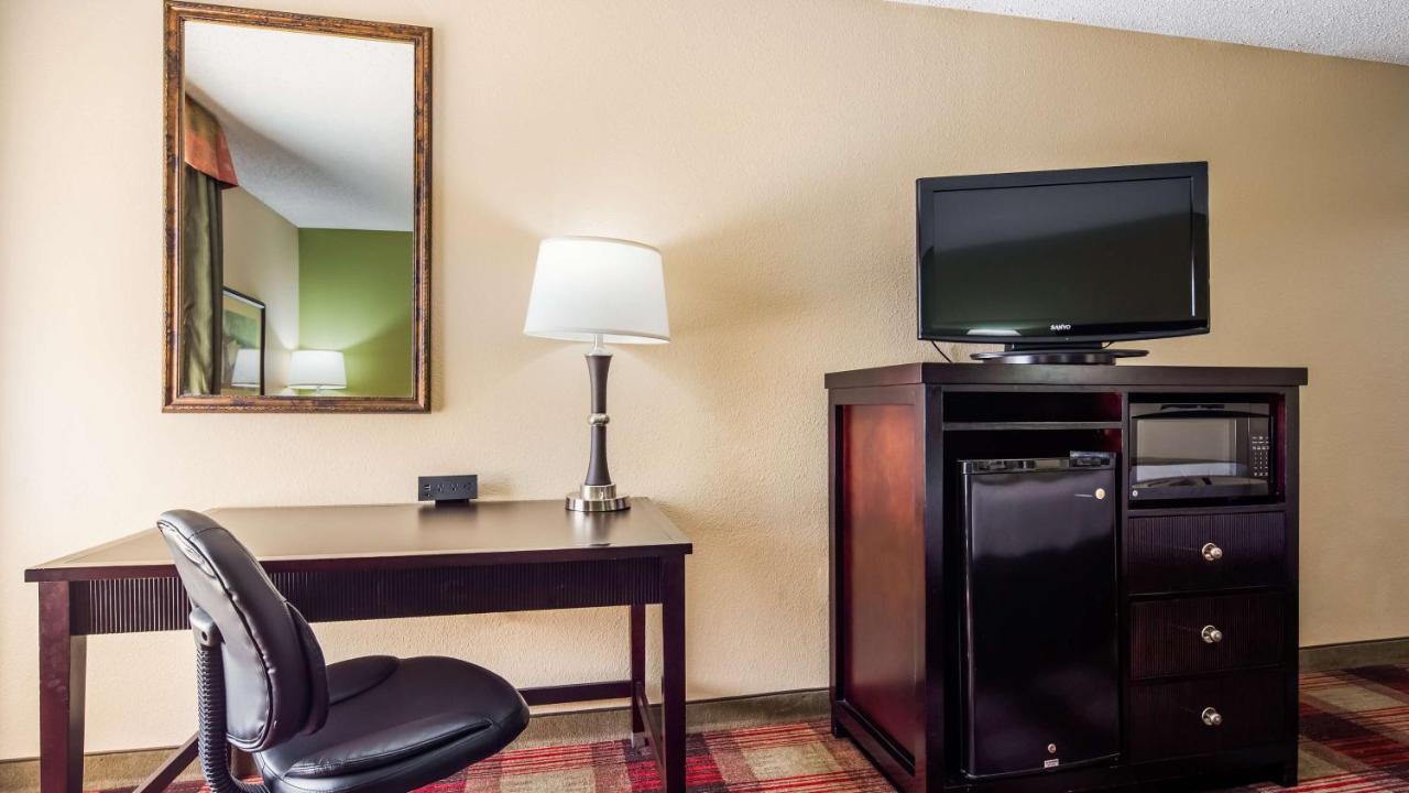  | Best Western Plus Addison/Dallas Hotel