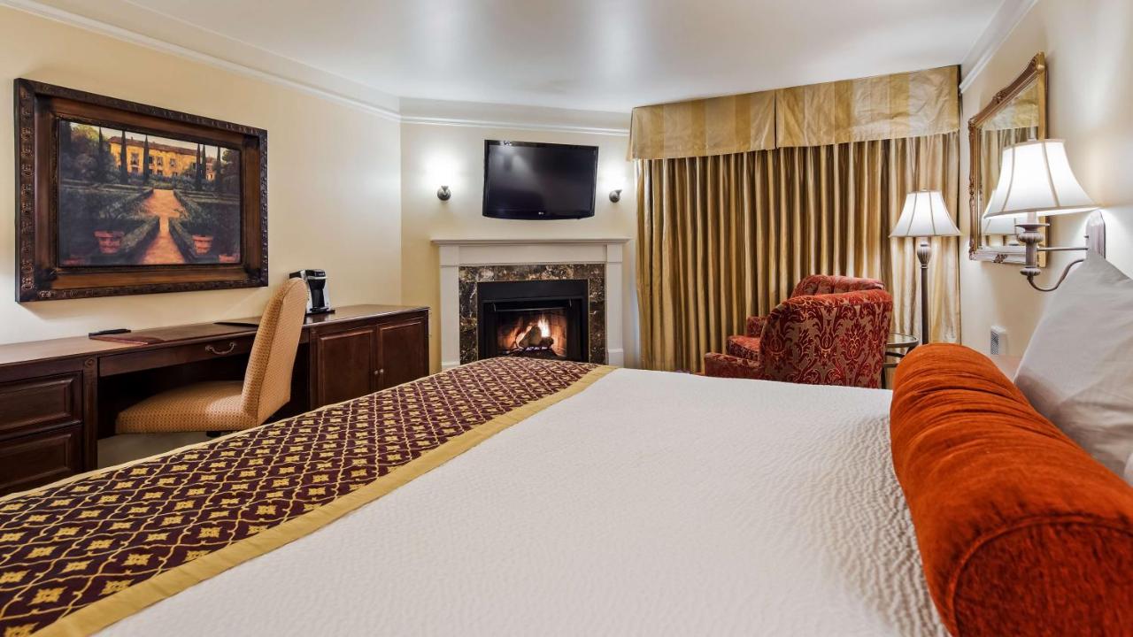Deluxe King Room with Courtyard View - Non-Smoking at Victorian Inn