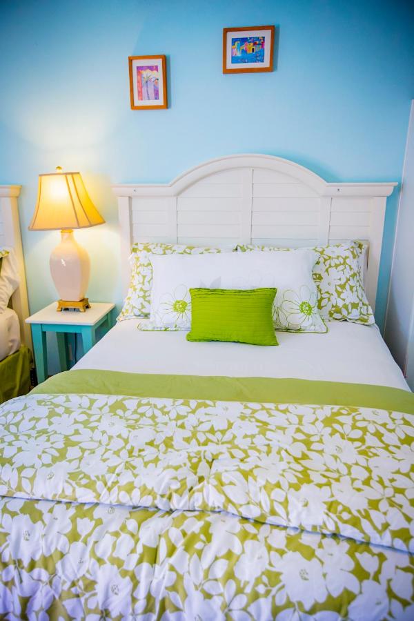 Queen Room with Kitchenette at Leucadia Beach Inn