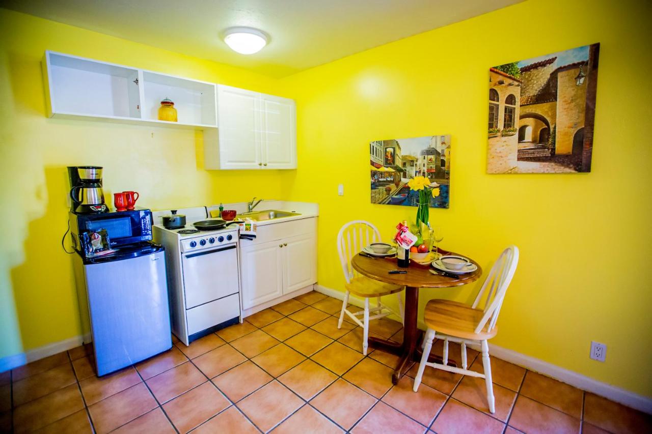 Queen Room with Kitchenette at Leucadia Beach Inn