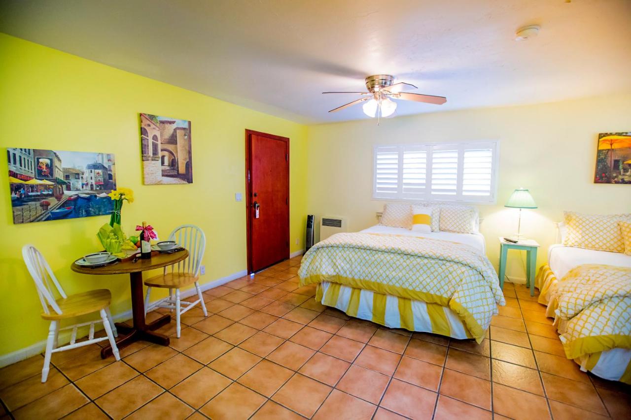 Queen Room with Kitchenette at Leucadia Beach Inn