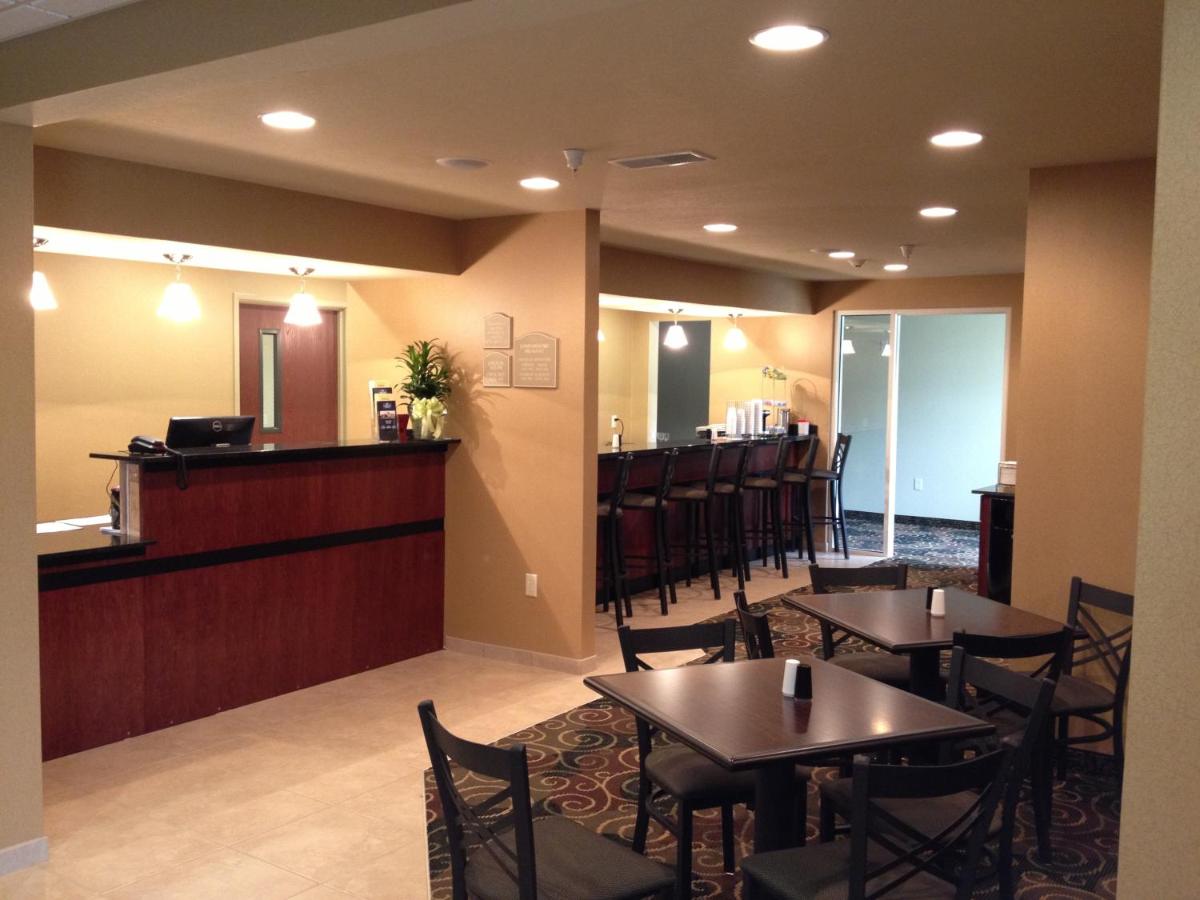 | Cobblestone Hotel & Suites - Newton