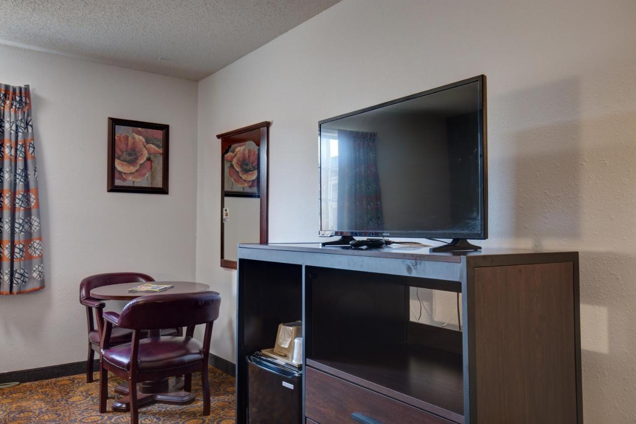 | Southern Oaks Inn Near IMAX