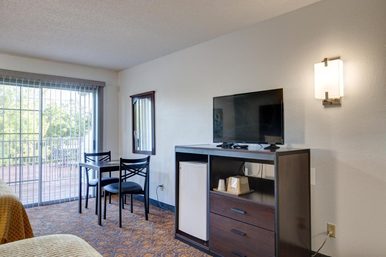| Southern Oaks Inn Near IMAX