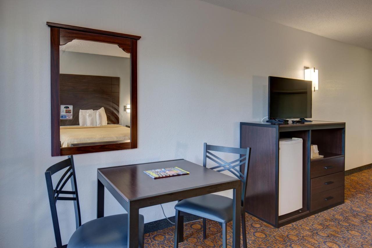 | Southern Oaks Inn Near IMAX