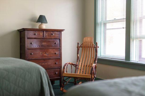 | Gordon Beach Inn