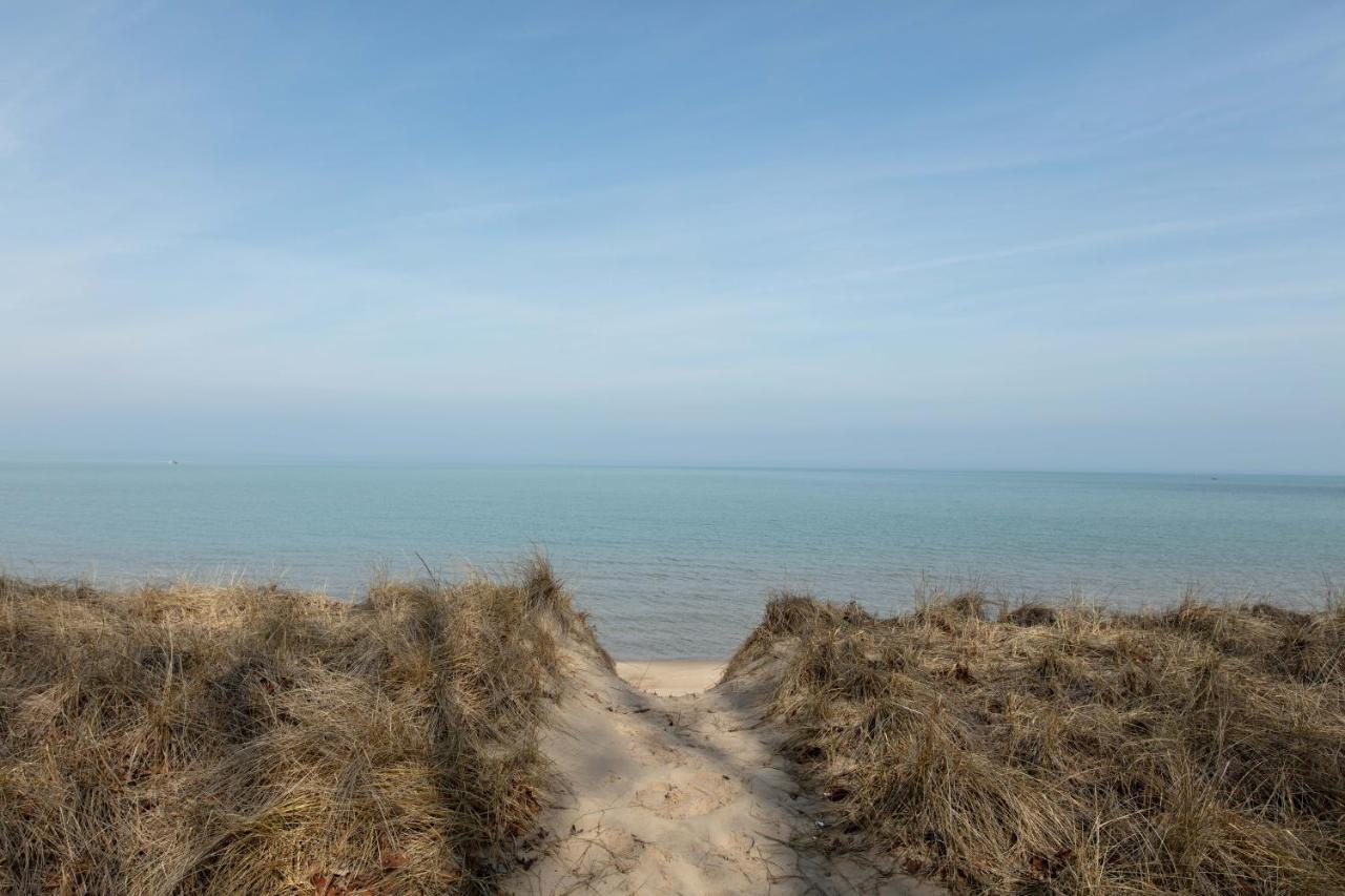 | Gordon Beach Inn