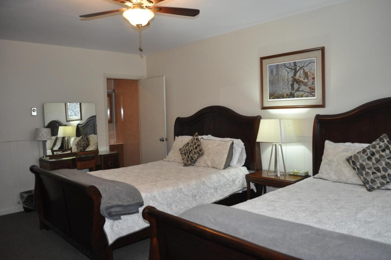 | Lakewood Lodge & Restaurant