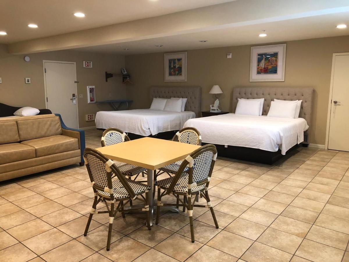Deluxe King Room at Morro Shores Inn And Suites