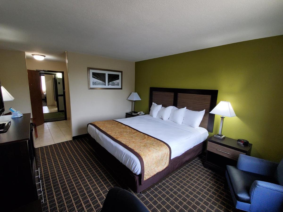 King Suite - Non-Smoking at Best Western Adena Inn