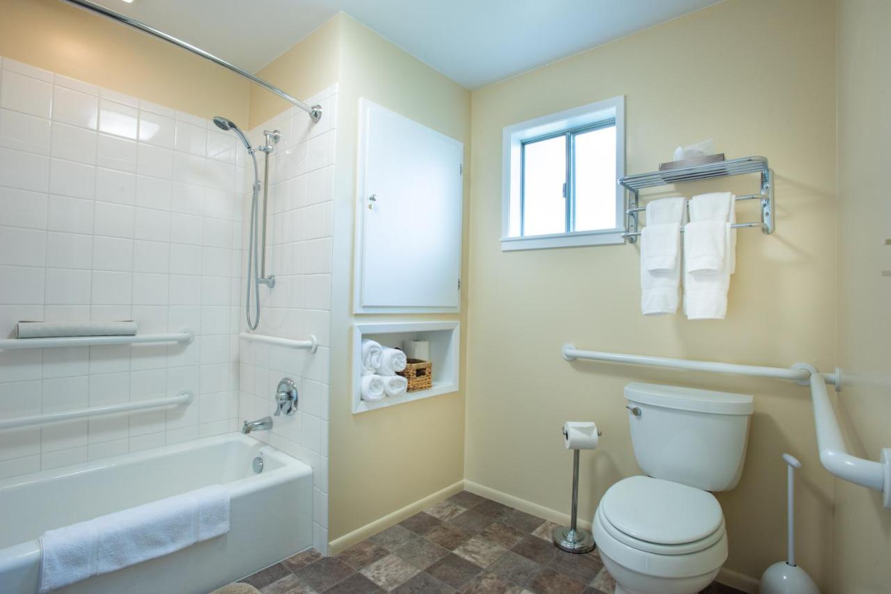 | Redwood Suites