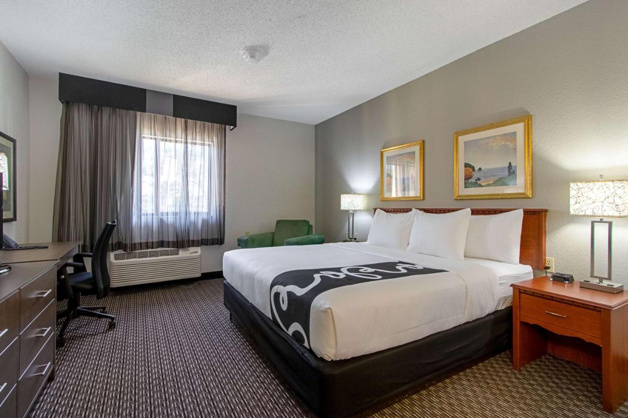 Deluxe King Room at La Quinta Inn by Wyndham Ft. Lauderdale Tamarac East