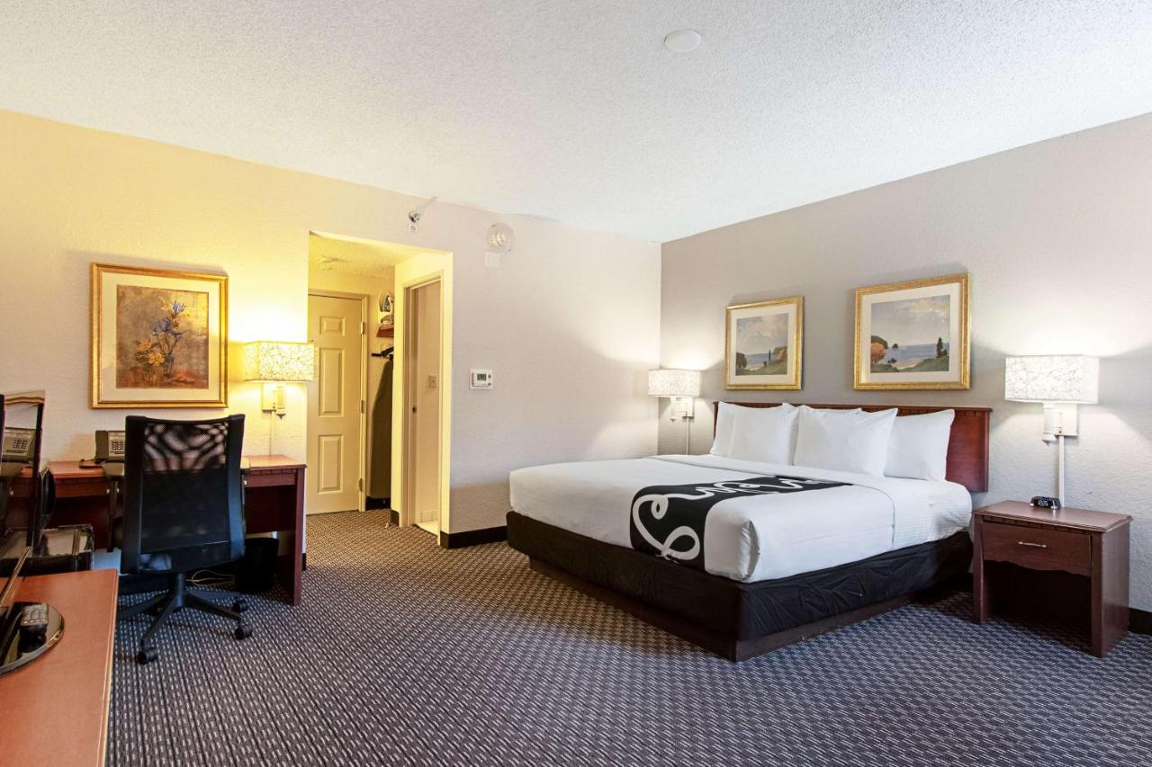 Deluxe King Room at La Quinta Inn by Wyndham Ft. Lauderdale Tamarac East