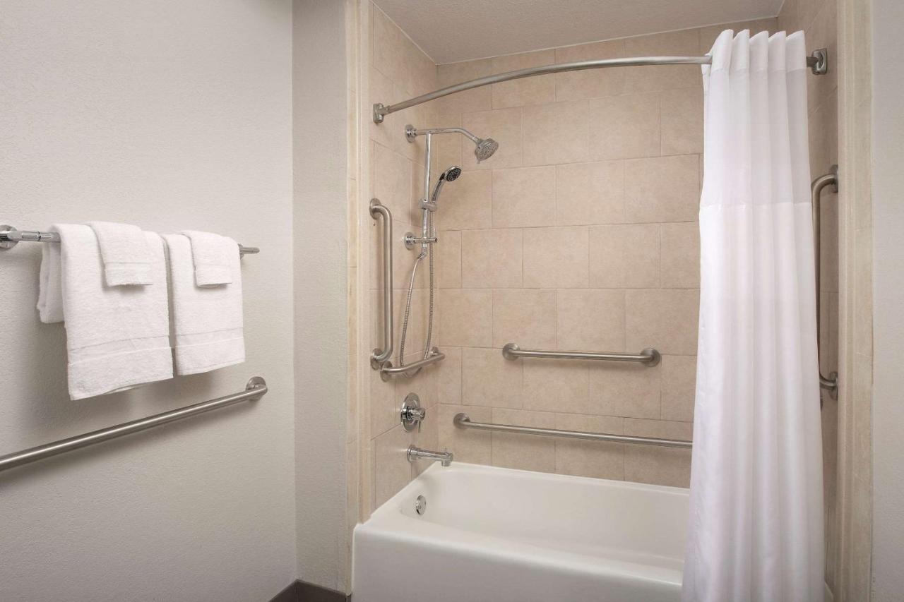 King Room - Accessible/Non-Smoking at Quality Inn Atlantic Beach - Mayo Clinic Jax Area