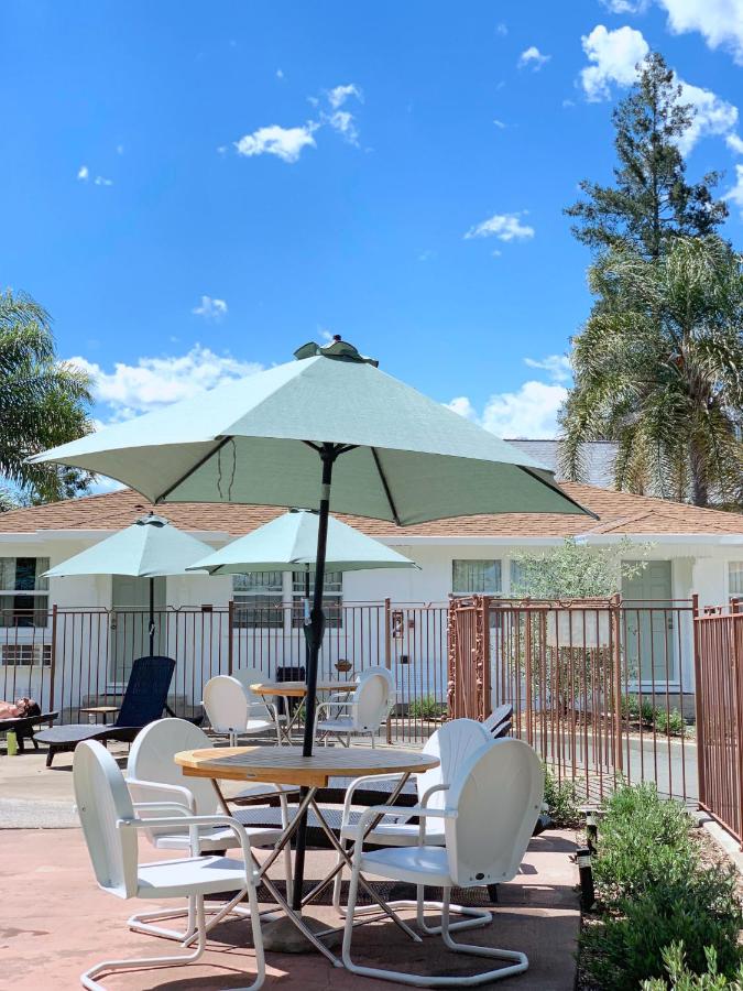 | Carlin's Cottage Court