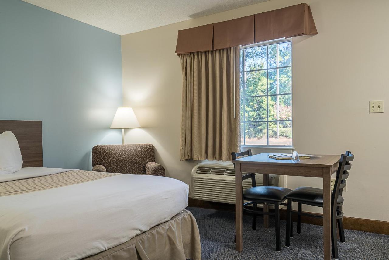 Efficiency Double Room - Accessible/Non-Smoking at Suburban Studios of Wilmington