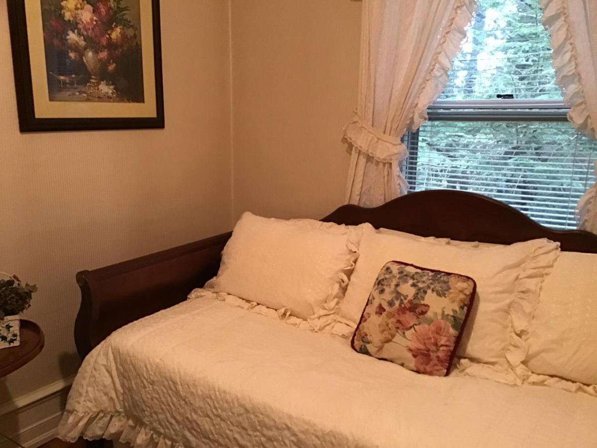 | Brookview Manor Inn