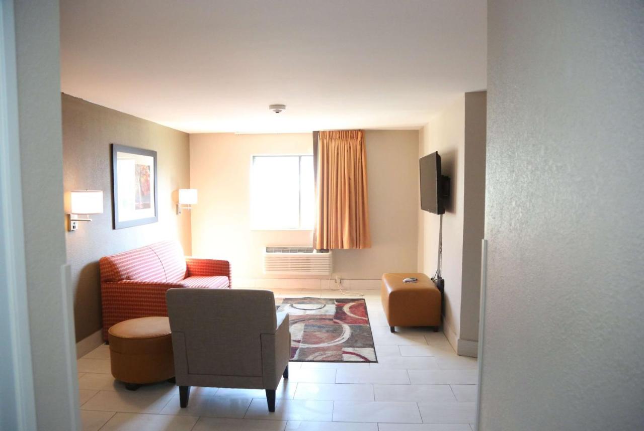 | Super 8 by Wyndham Portsmouth