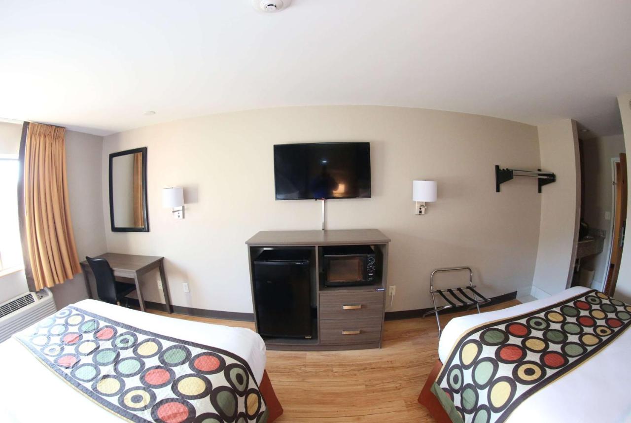 | Super 8 by Wyndham Portsmouth
