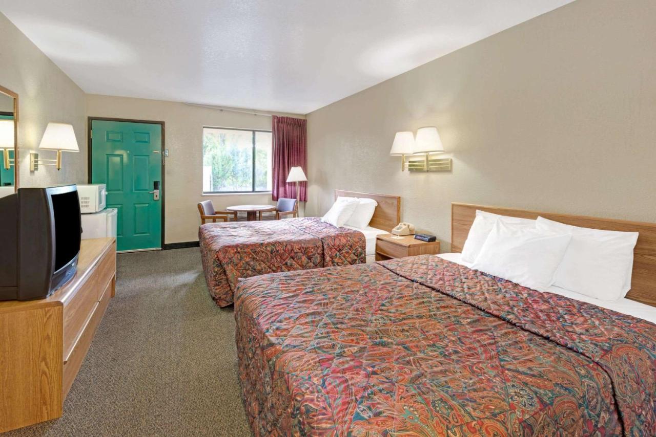 | Days Inn by Wyndham Espanola