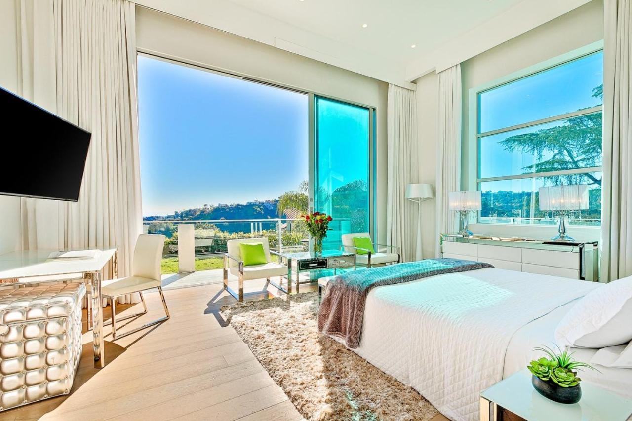  | Villa Genesis-HOLLYWOOD ESTATE WITH STUNNING VIEWS