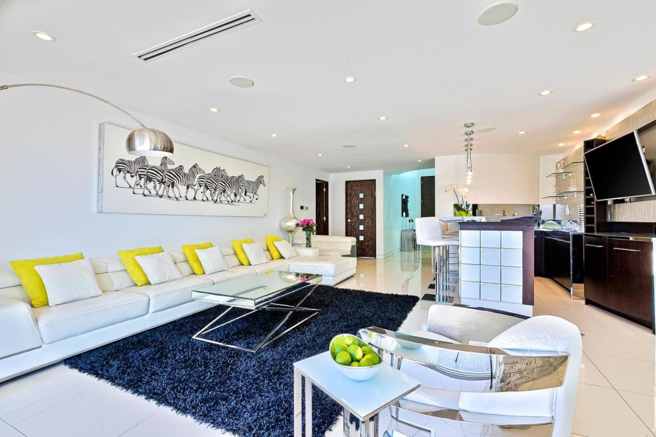  | Villa Genesis-HOLLYWOOD ESTATE WITH STUNNING VIEWS