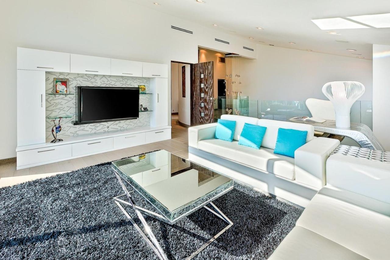  | Villa Genesis-HOLLYWOOD ESTATE WITH STUNNING VIEWS