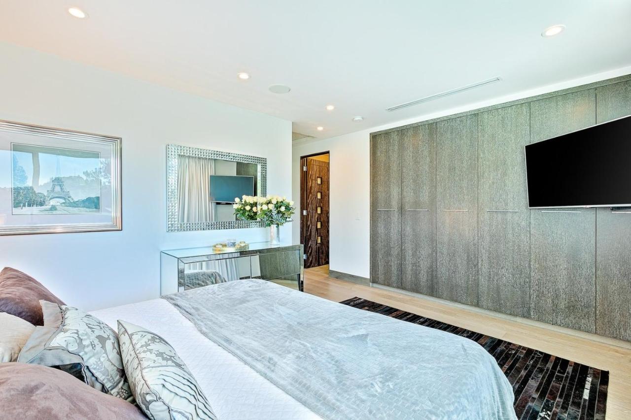  | Villa Genesis-HOLLYWOOD ESTATE WITH STUNNING VIEWS