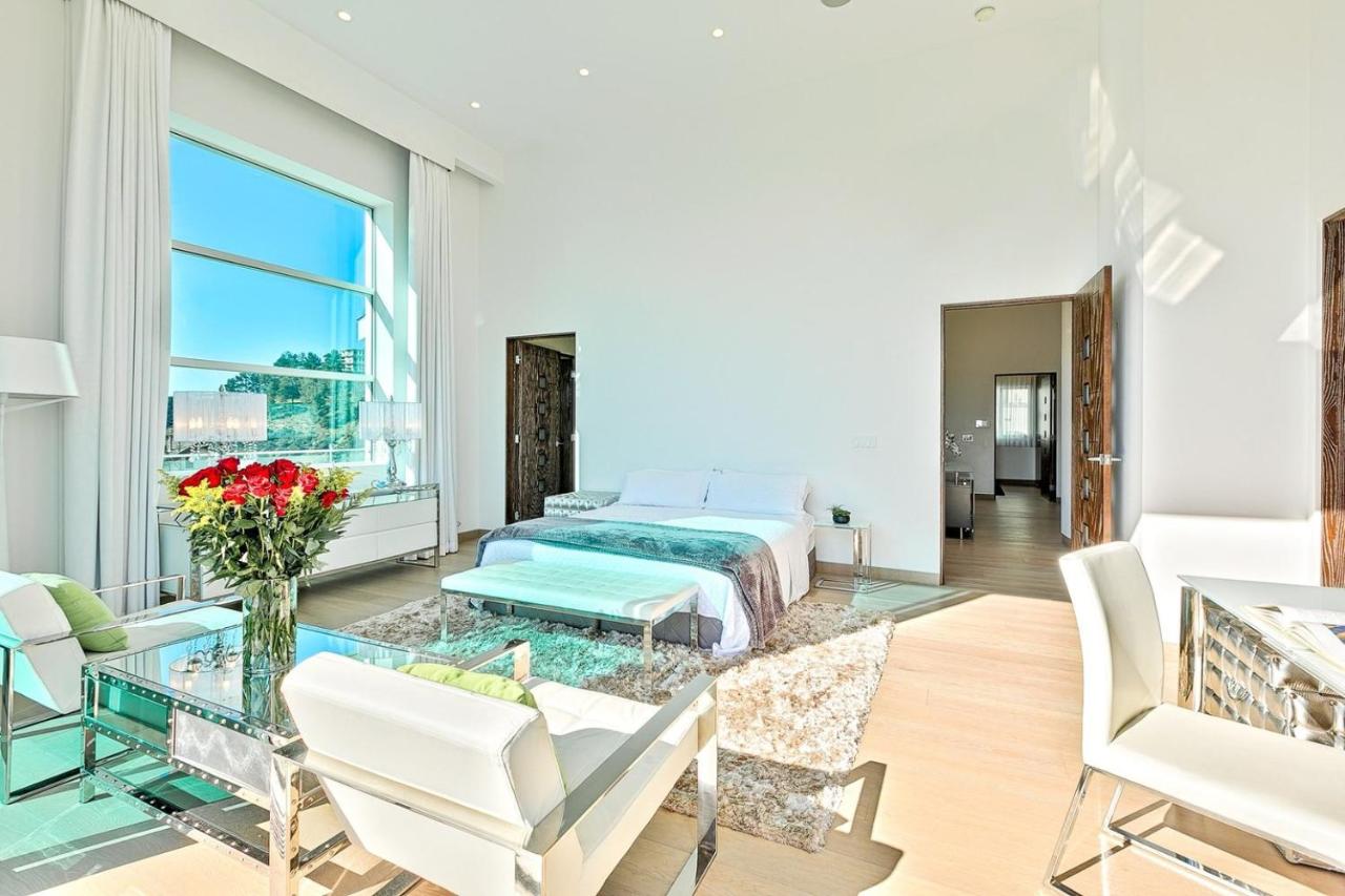  | Villa Genesis-HOLLYWOOD ESTATE WITH STUNNING VIEWS