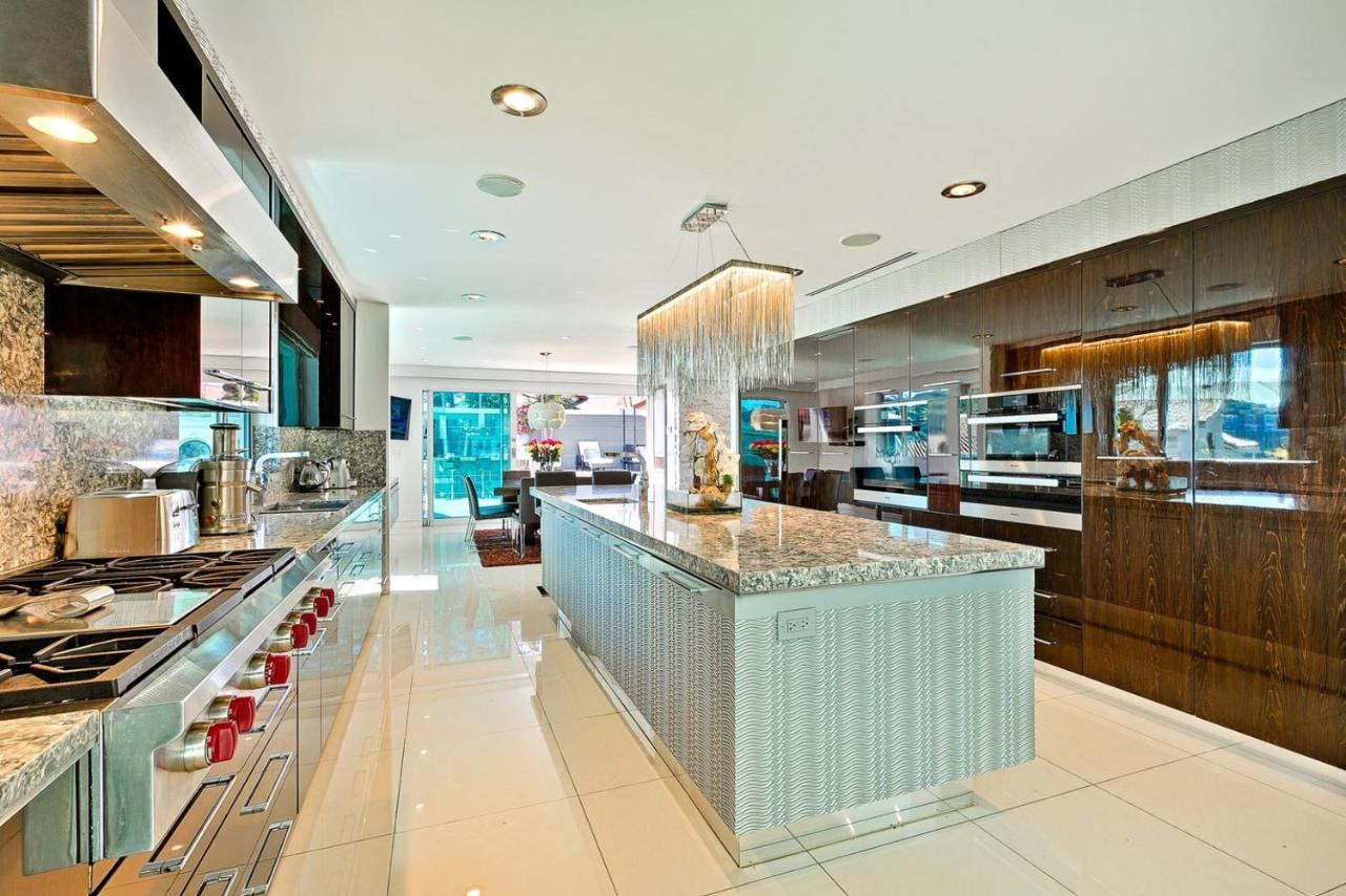  | Villa Genesis-HOLLYWOOD ESTATE WITH STUNNING VIEWS