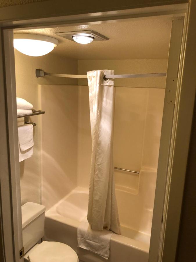 Queen Room - Non-Smoking at National 9 Inn