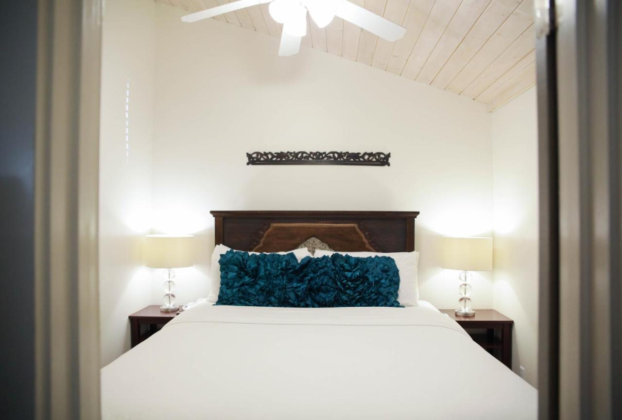 | Paia Inn