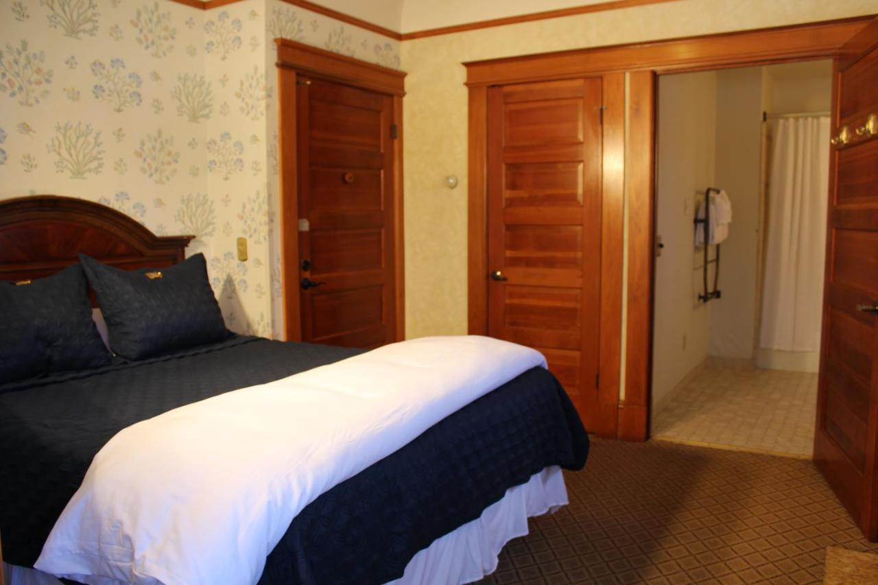 Queen Room at Pacific Grove Inn