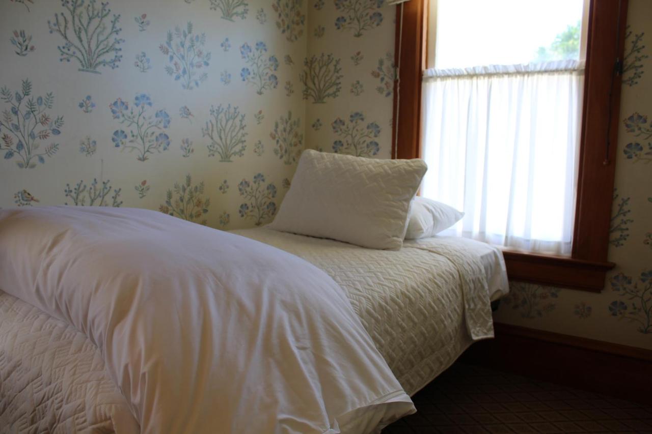 | Pacific Grove Inn