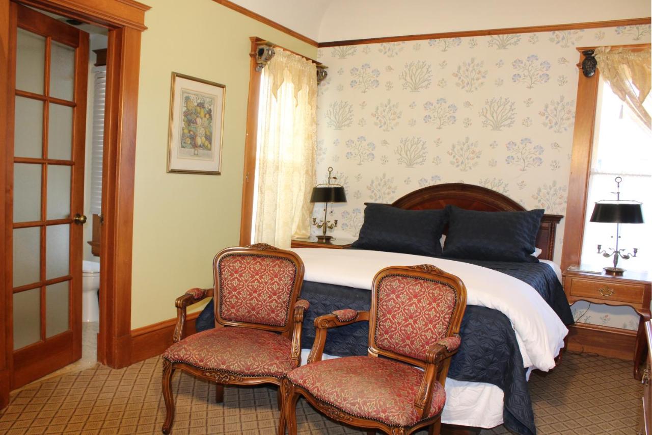 Queen Suite at Pacific Grove Inn