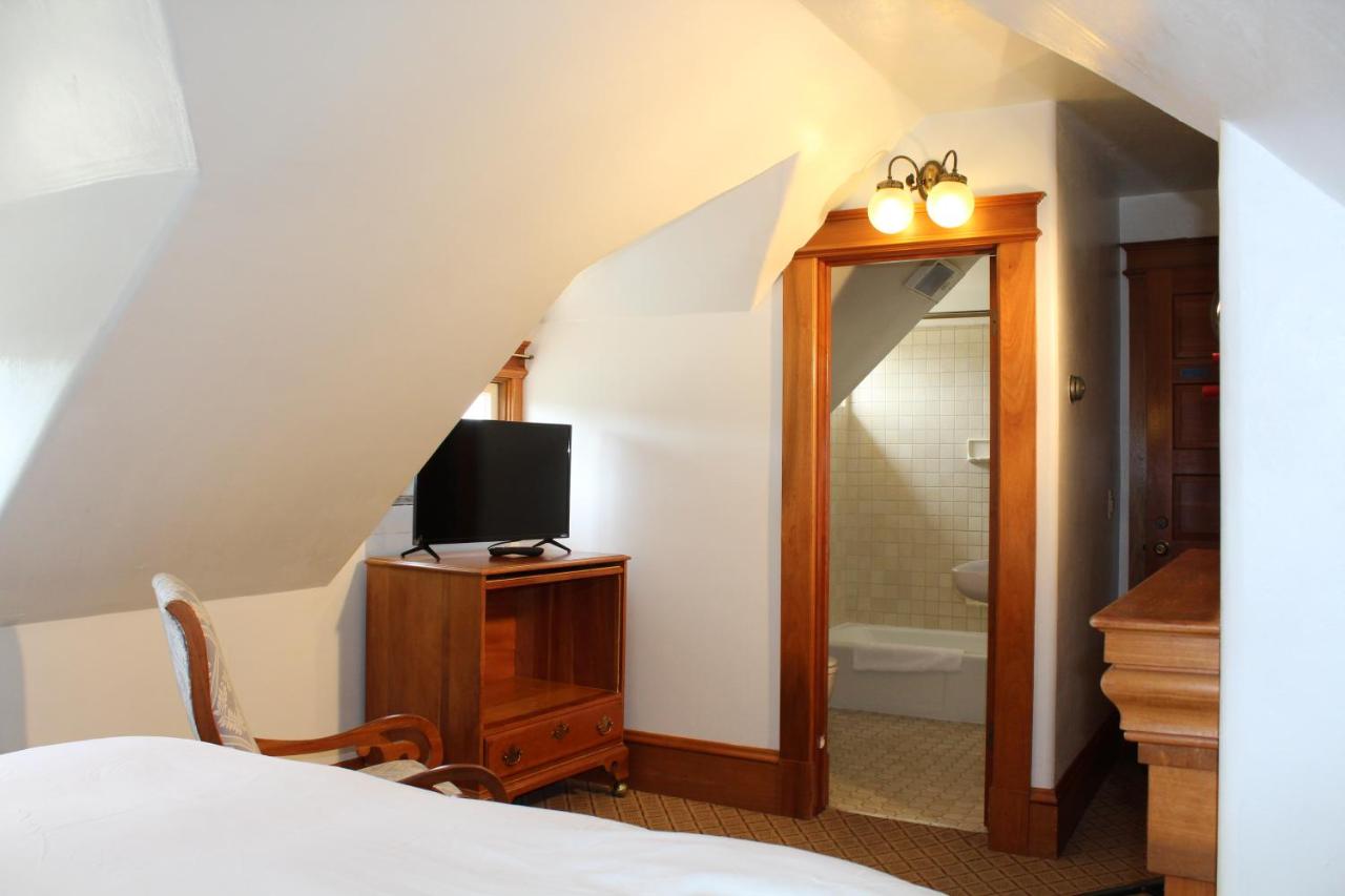 | Pacific Grove Inn