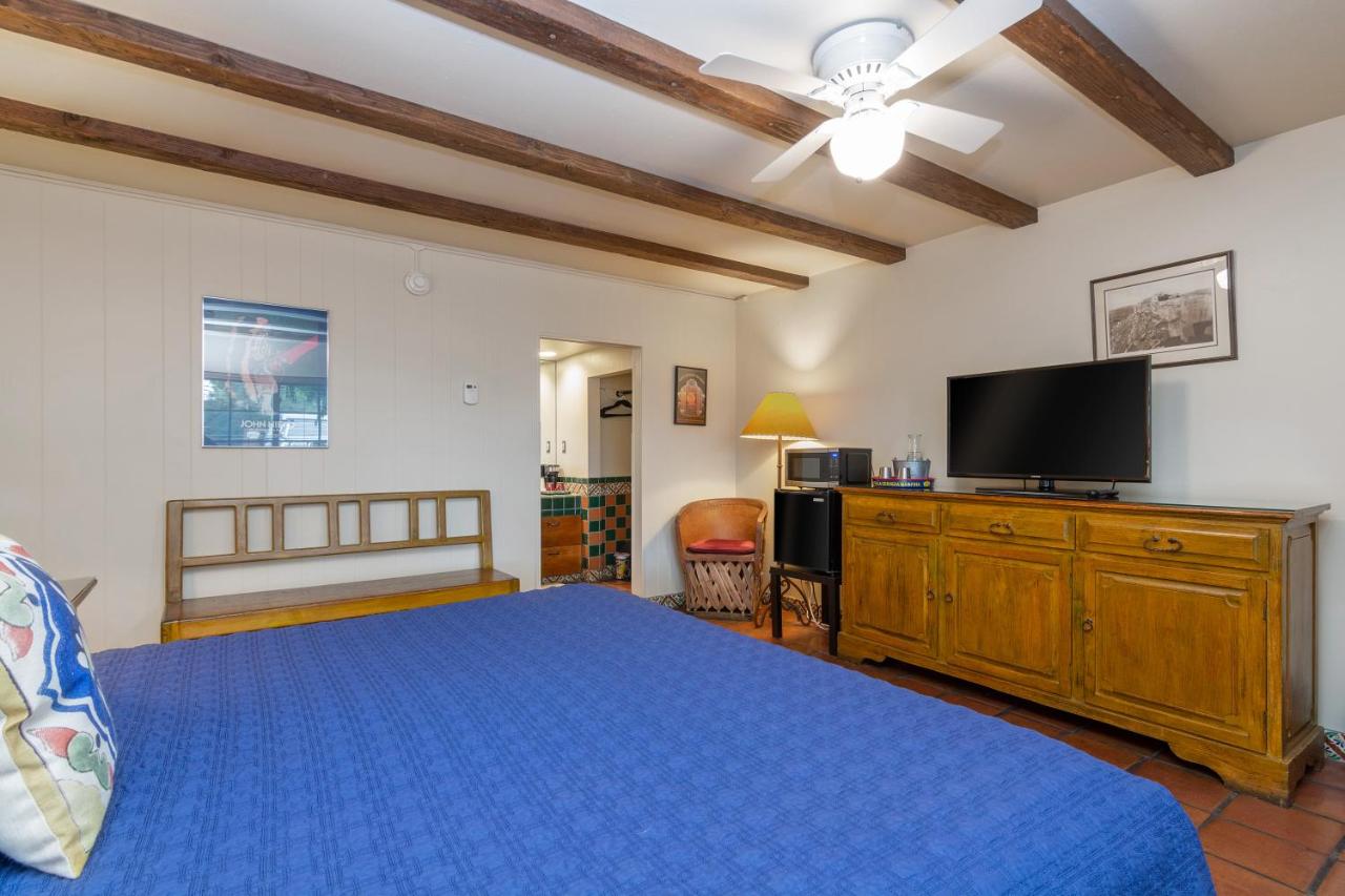 King Room with Kitchenette - Not Pet Friendly at Santa Fe Motel & Inn