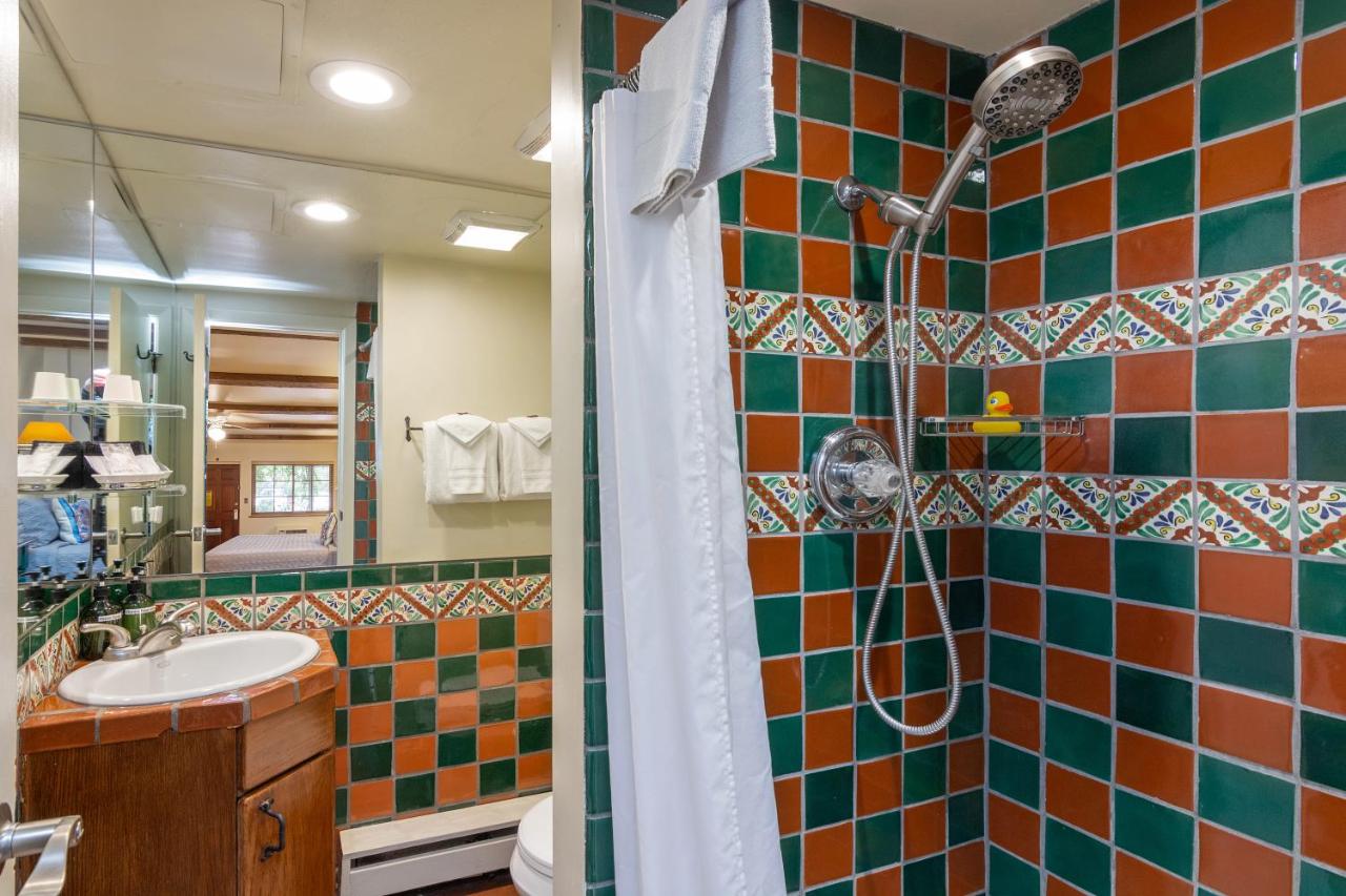 Standard Queen Room at Santa Fe Motel & Inn