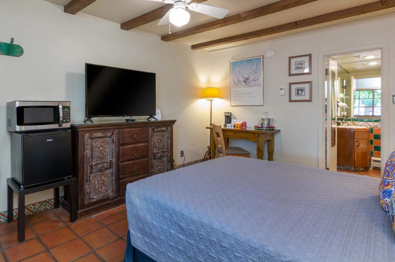 Standard Queen Room at Santa Fe Motel & Inn