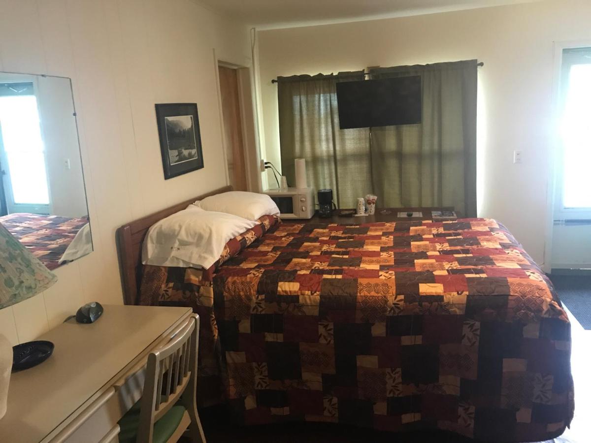  | Evergreen Motel