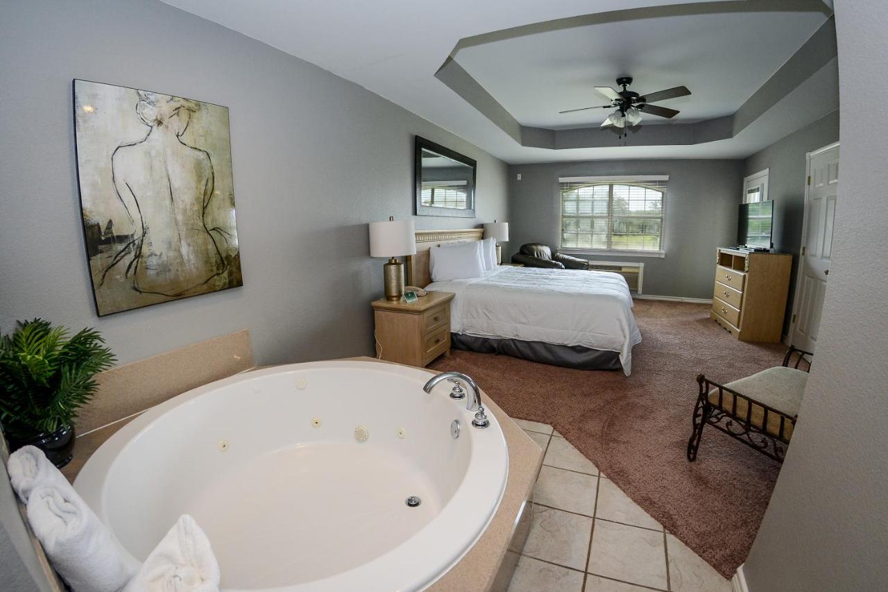 One-Bedroom Villa at Tanglewood Resort on Lake Texoma, an Ascend Collection Resort