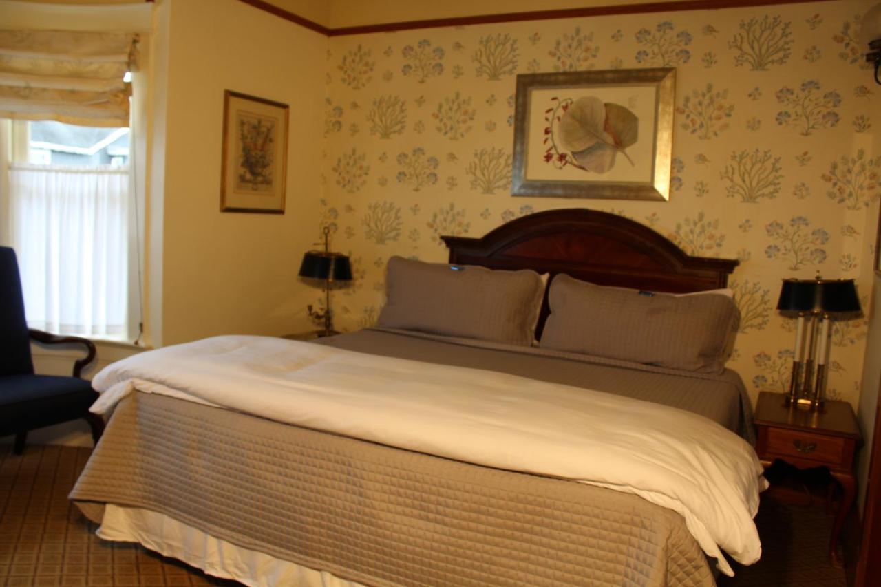 Queen Room at Pacific Grove Inn