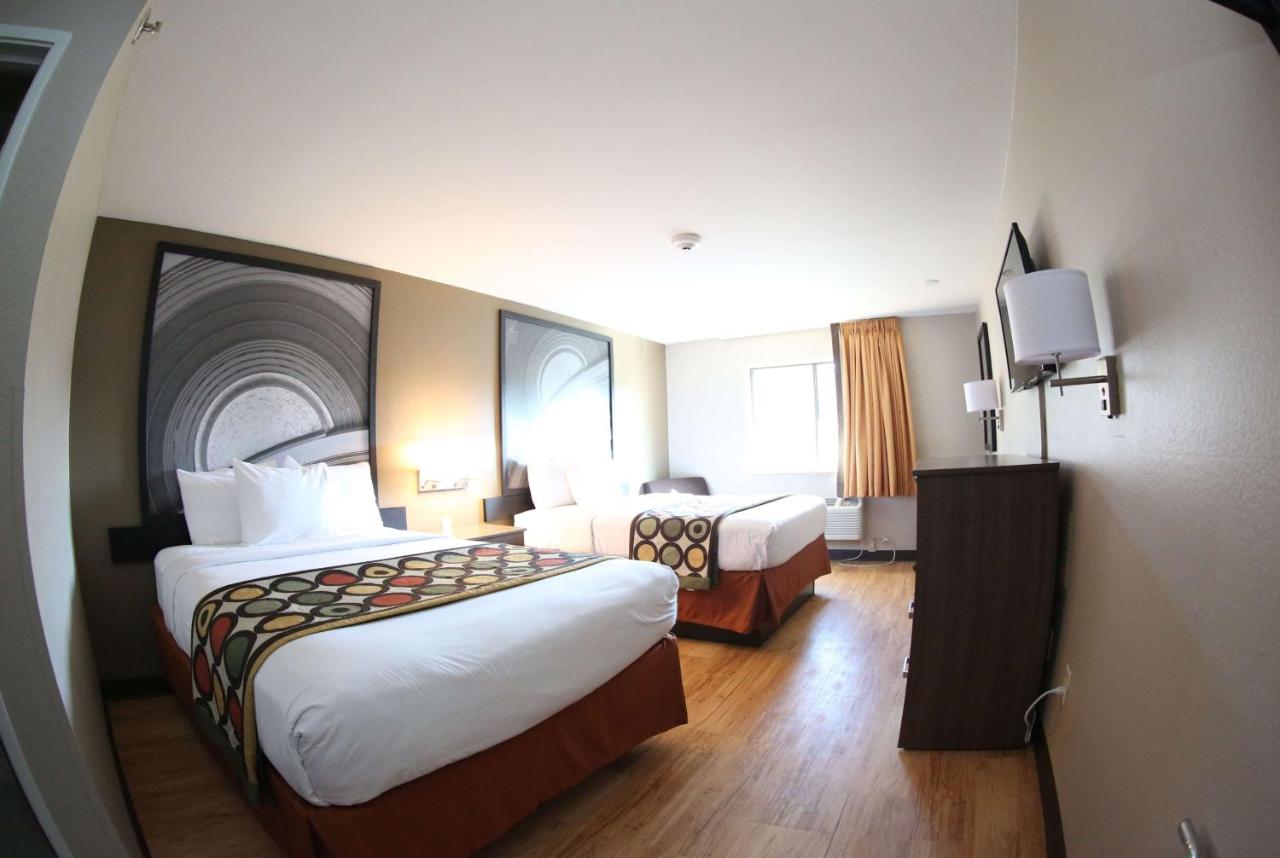 | Super 8 by Wyndham Portsmouth