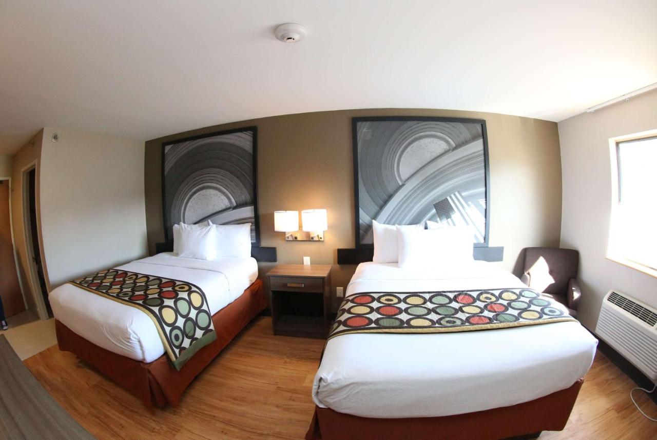 | Super 8 by Wyndham Portsmouth